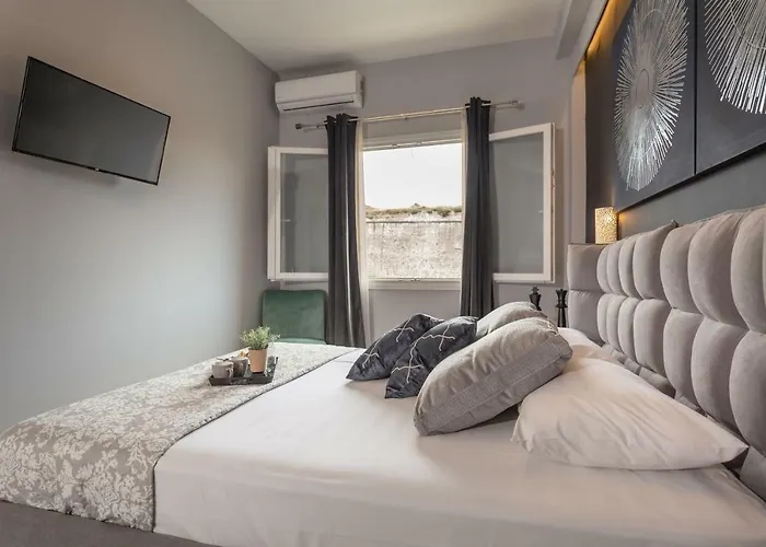 Pensión Ionian 3*